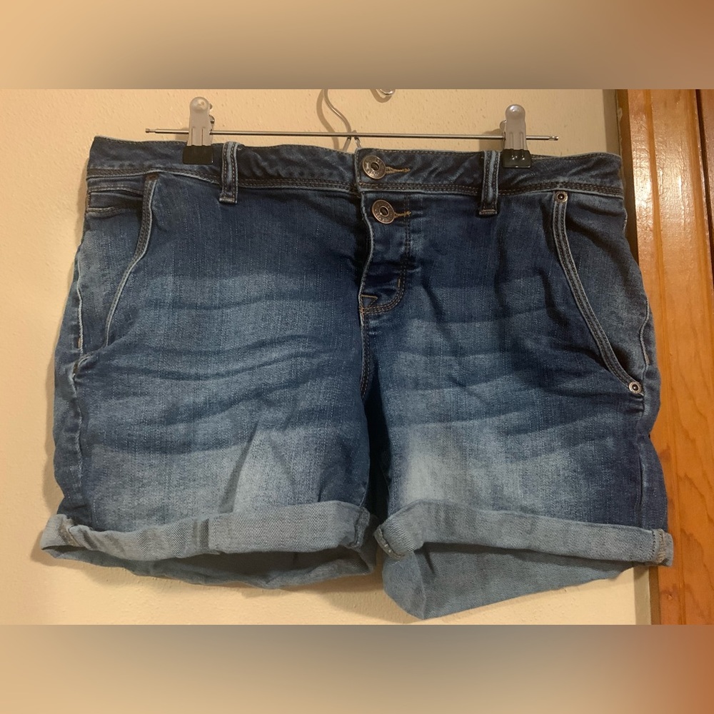 Maurice’s shorts size 11/12